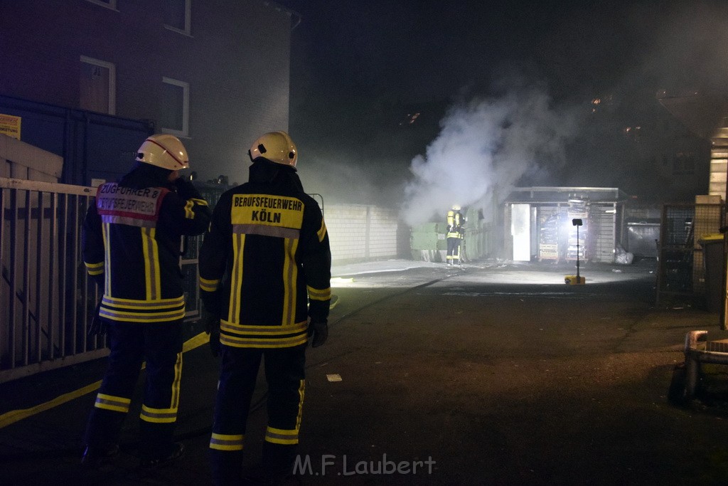 Feuer Papp Presscontainer Koeln Hoehenberg Bochumerstr P120.JPG - Miklos Laubert